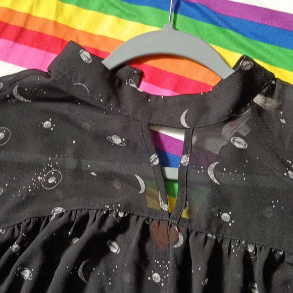 Black and white blouse - Picture 3 of 5